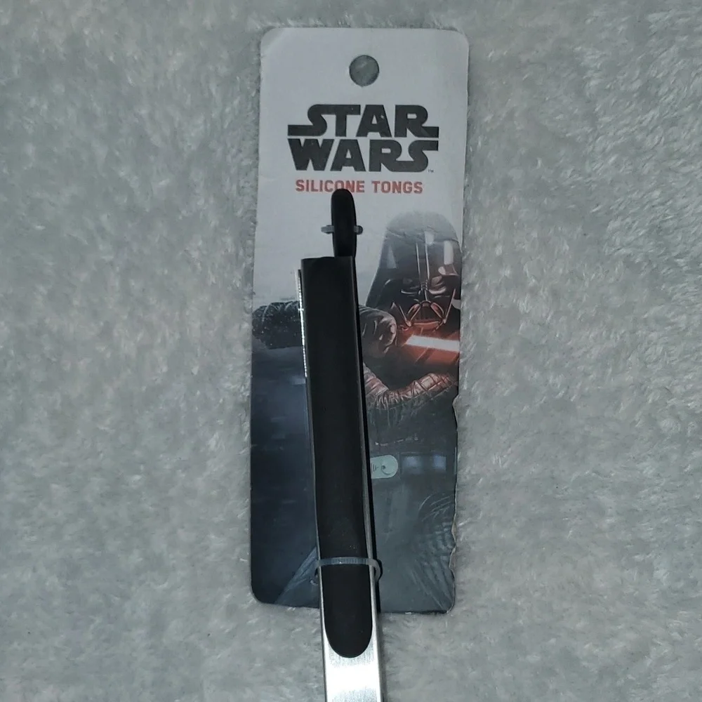 DISNEY Star Wars Silicone Tongs Millenium Falcon